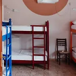 אכסניה Bed Station & Bar שקודר