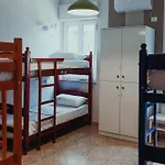 Bed Station & Bar אכסניה שקודר