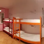 אכסניה Bed Station & Bar שקודר