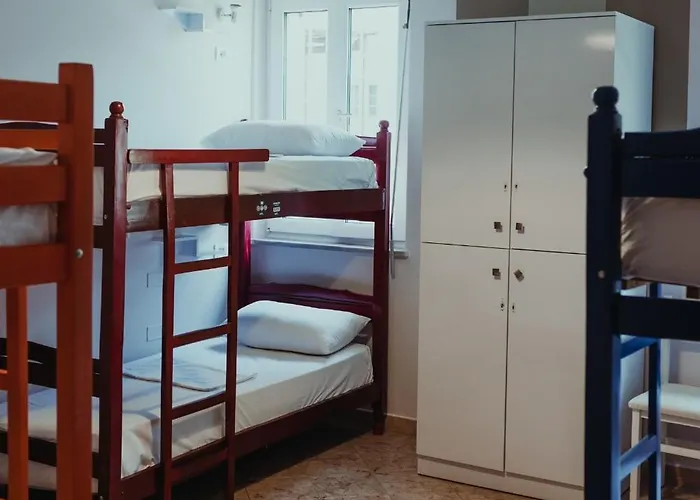 Bed Station & Bar Hostel Shkoder