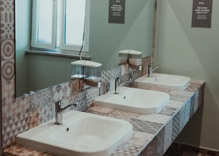 Hostel Bed Station & Bar