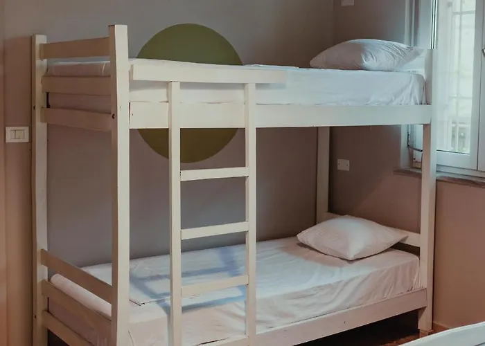 Hostel Bed Station & Bar *