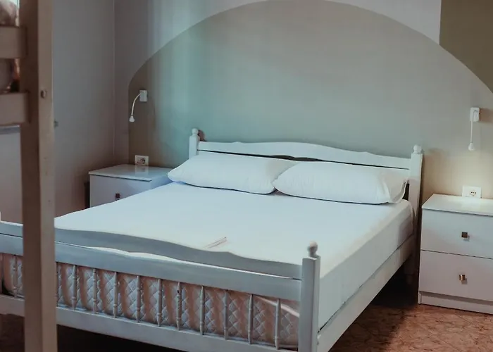 Bed Station & Bar Hostel *