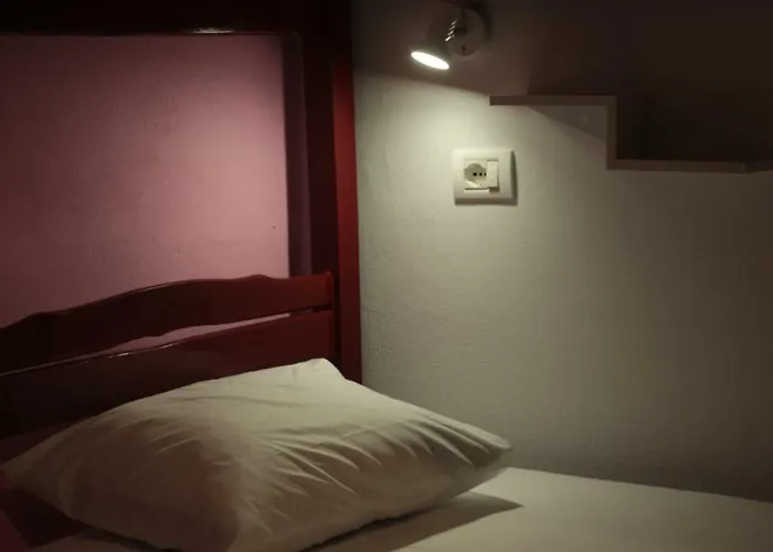 Bed Station & Bar Hostel *