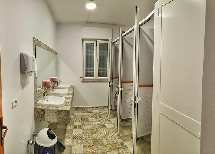 Bed Station & Bar Hostel Shkoder