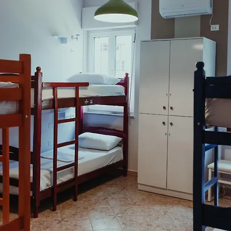 Bed Station & Bar Hostel Shkoder