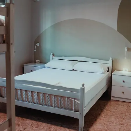 Bed Station & Bar Hostel *