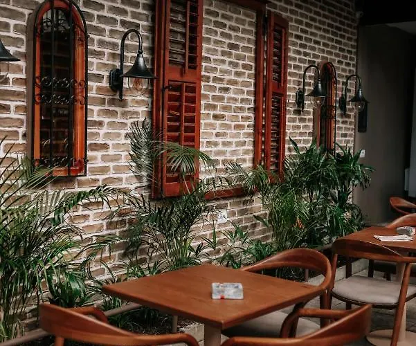 Hostal Bed Station & Bar *